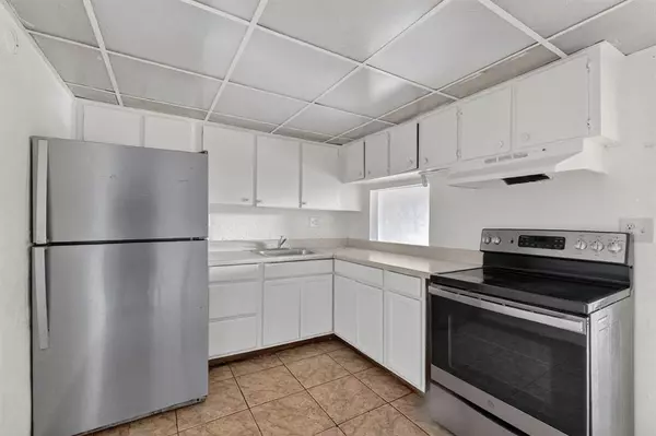 7710 SW 10th St #2, North Lauderdale, FL 33068