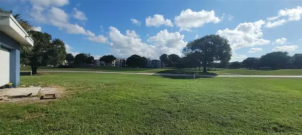 Davie, FL 33324,9421 SW Evergreen Pl #102