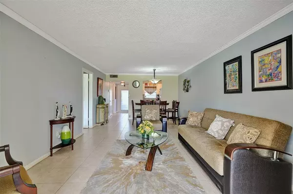 Sunrise, FL 33322,9821 Sunrise Lakes Blvd #106