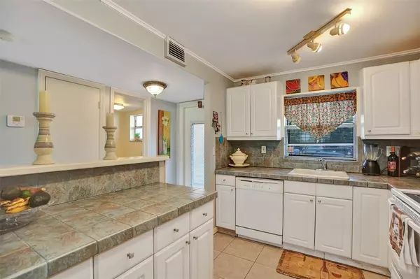 Sunrise, FL 33322,9821 Sunrise Lakes Blvd #106