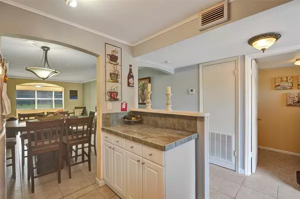 Sunrise, FL 33322,9821 Sunrise Lakes Blvd #106