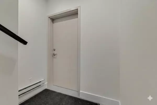 Toronto W03, ON M6E 4M4,625 Harvie AVE #01