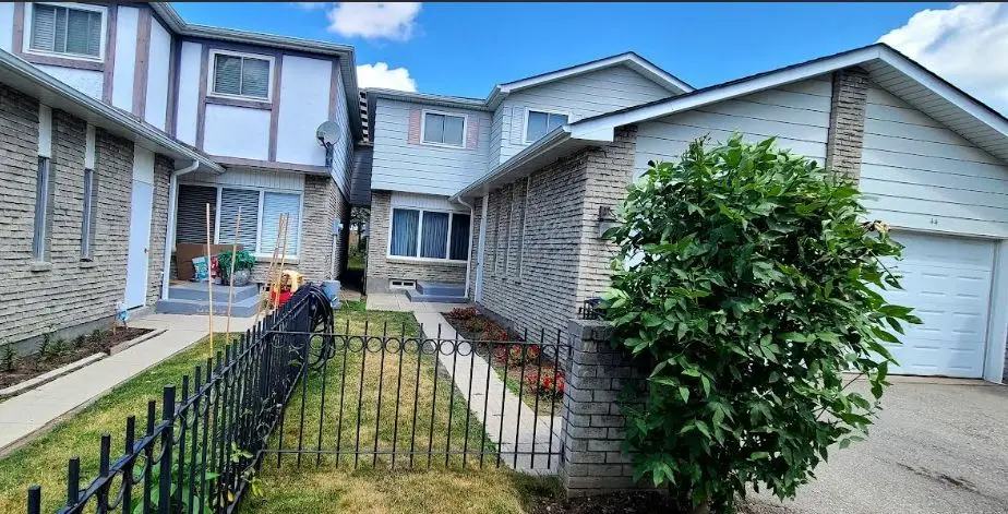 Toronto C07, ON M2R 3K4,42 Antibes DR