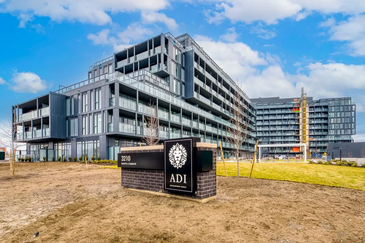 Burlington, ON L7M 2A8,3210 Dakota Common #A305