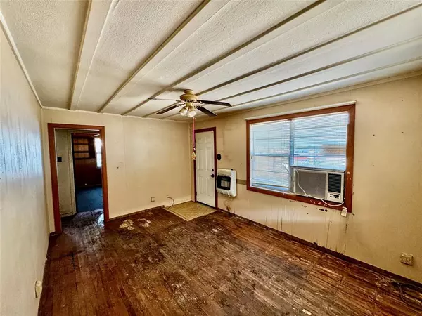 Whitewright, TX 75491,413 E Locust Street