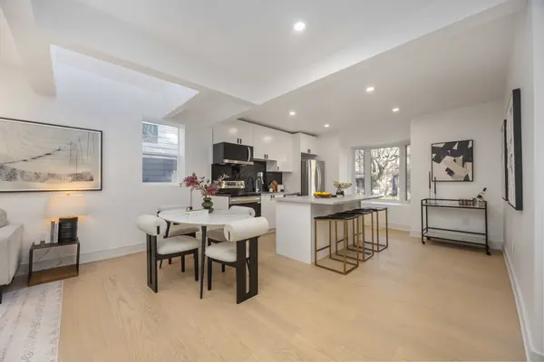 Toronto E02, ON M4E 3J7,152 Pickering ST