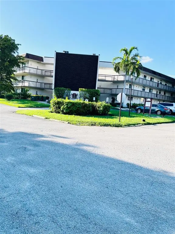 7400 NW 17th St #205, Plantation, FL 33313