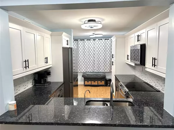 Fort Lauderdale, FL 33321,7302 S Devon Dr #307