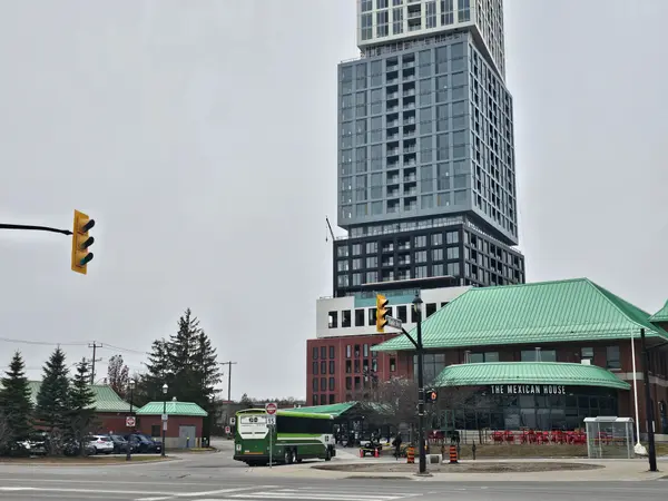 Barrie, ON L4N 1S9,39 Mary ST #2103