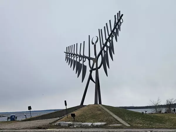 Barrie, ON L4N 1S9,39 Mary ST #2103