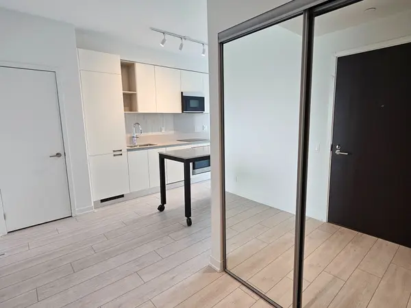 Barrie, ON L4N 1S9,39 Mary ST #2103