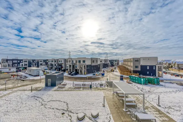 Burlington, ON L7M 2A8,3210 Dakota Common #A305