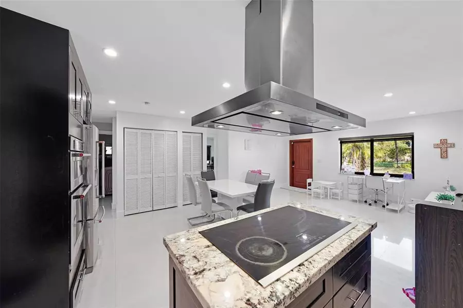 14000 SW 20th St, Davie, FL 33325