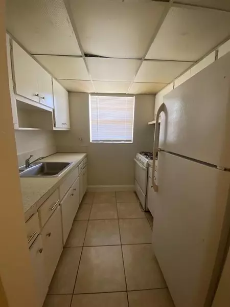 4800 NW 24th Ct #D-111, Lauderdale Lakes, FL 33313