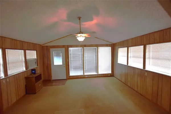 Weatherford, TX 76087,914 W Lake Drive