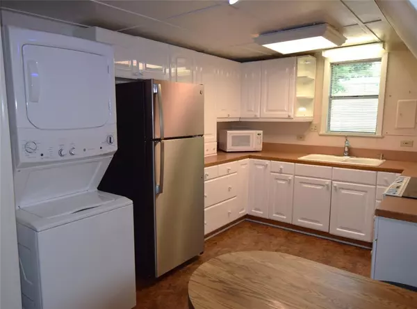 Weatherford, TX 76087,914 W Lake Drive