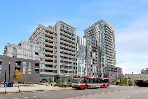 Toronto C01, ON M6J 0E5,20 Minowan Miikan LN #1804