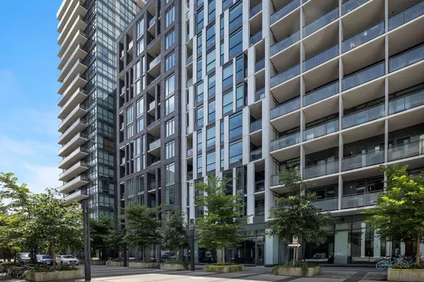 Toronto C01, ON M6J 0E5,20 Minowan Miikan LN #1804