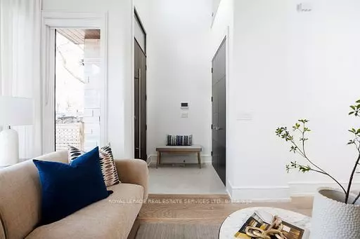 Toronto C01, ON M6J 2G4,121 Markham ST