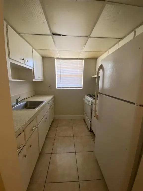 4800 NW 24th Ct #D-111, Lauderdale Lakes, FL 33313