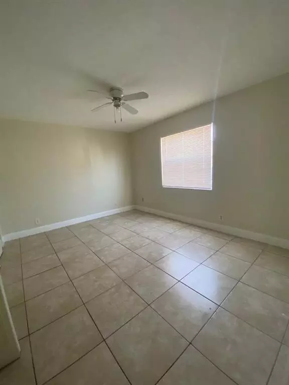 Lauderdale Lakes, FL 33313,4800 NW 24th Ct #D-111