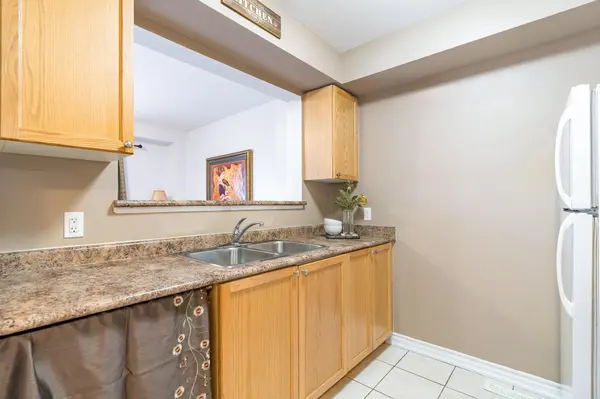 Barrie, ON L4N 9P8,37 Southwoods CRES