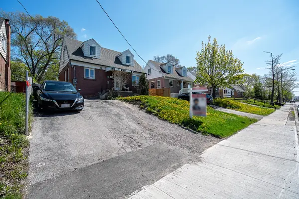 Toronto W04, ON M6M 4B1,49 Trethewey DR