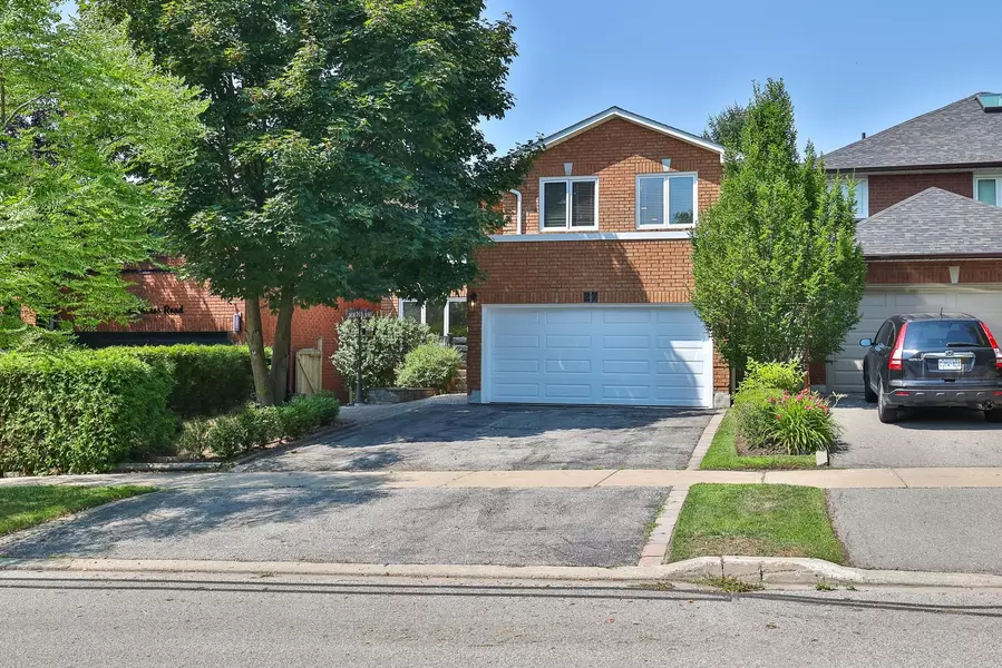 27 Green Acres RD, Vaughan, ON L4J 4S2