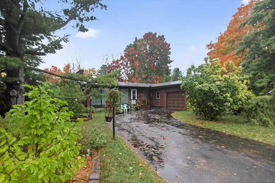 46 Quinpool CRES, Bells Corners And South To Fallowfield, ON K2H 6J1