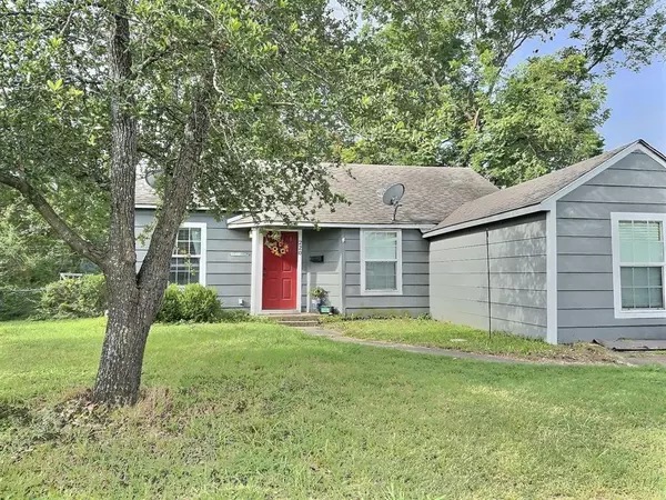 220 E Evans Avenue,  Bonham,  TX 75418