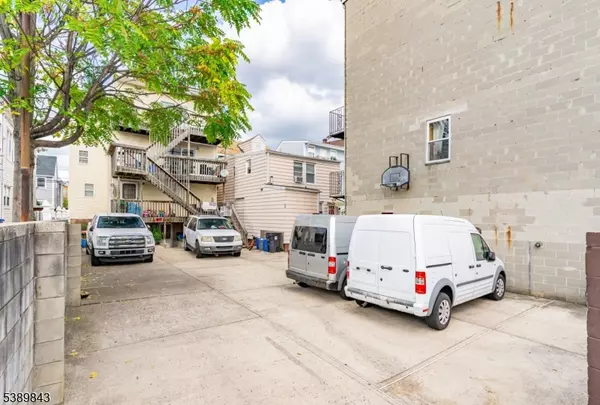 Newark City, NJ 07105,22 Nichols St