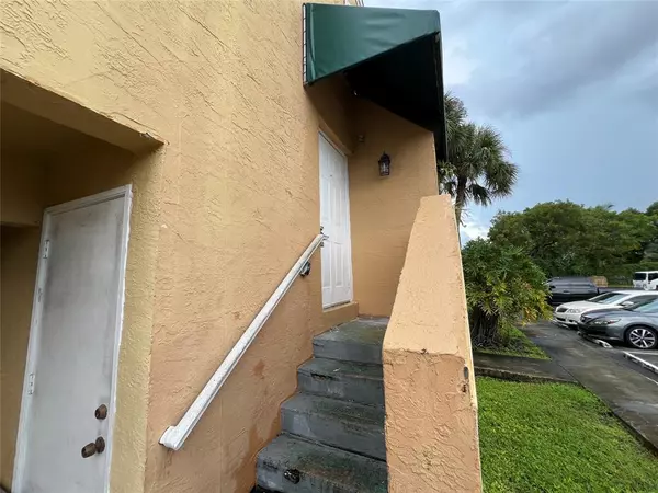 Lauderhill, FL 33313,2431 NW 56th Ave #201