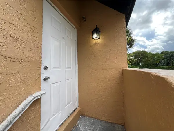 Lauderhill, FL 33313,2431 NW 56th Ave #201