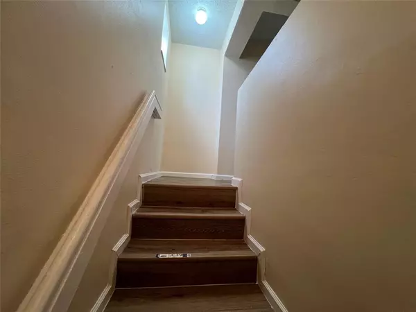 Lauderhill, FL 33313,2431 NW 56th Ave #201