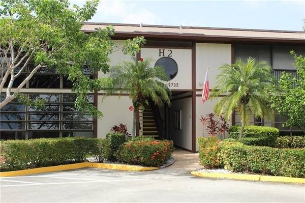 9728 S Belfort Cir #206, Tamarac, FL 33321