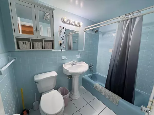 Deerfield Beach, FL 33441,120 NE 20th Ave #2