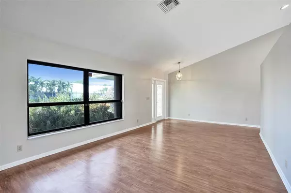 Boynton Beach, FL 33437,9215 Sun Pointe Dr