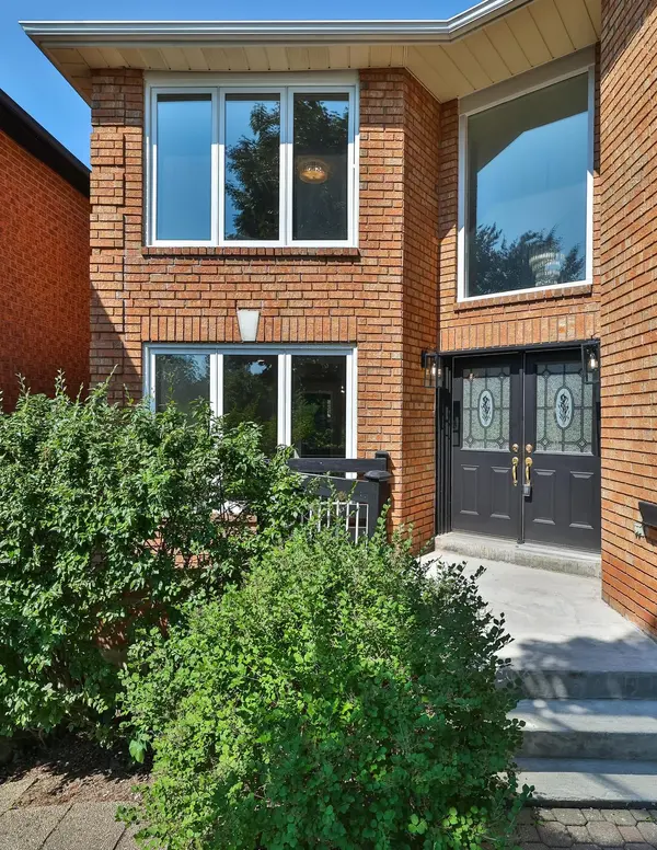 27 Green Acres RD, Vaughan, ON L4J 4S2