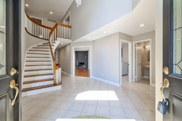 27 Green Acres RD, Vaughan, ON L4J 4S2