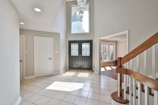 27 Green Acres RD, Vaughan, ON L4J 4S2