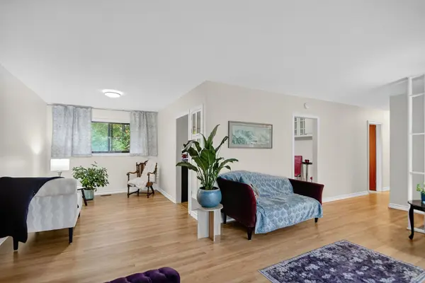 Bells Corners And South To Fallowfield, ON K2H 6J1,46 Quinpool CRES