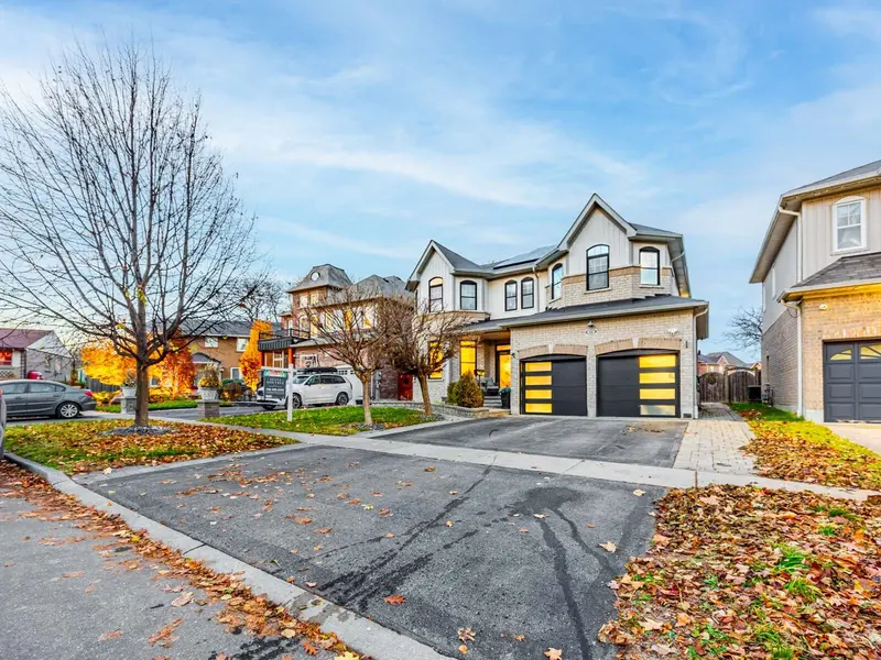 66 Rideout ST, Ajax, ON L1S 1P8