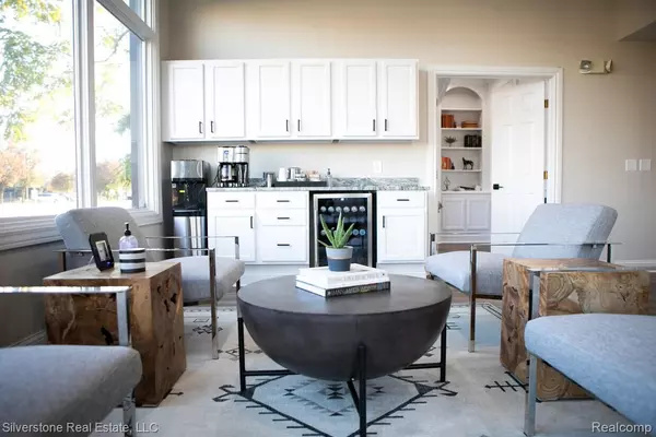 Rochester Hills, MI 48307,872 E AUBURN RD