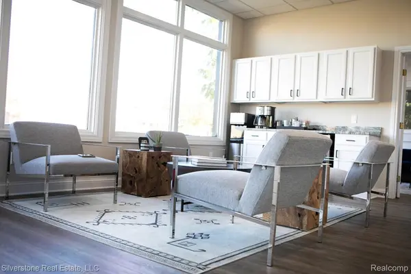 Rochester Hills, MI 48307,872 E AUBURN RD