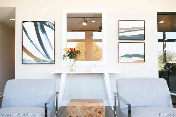 Rochester Hills, MI 48307,872 E AUBURN RD