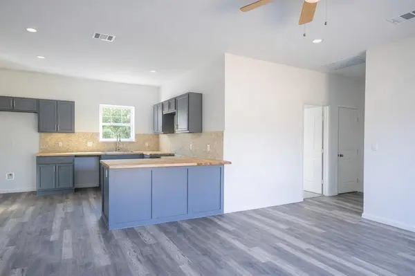 Fort Worth, TX 76105,5408 eLGIN Street