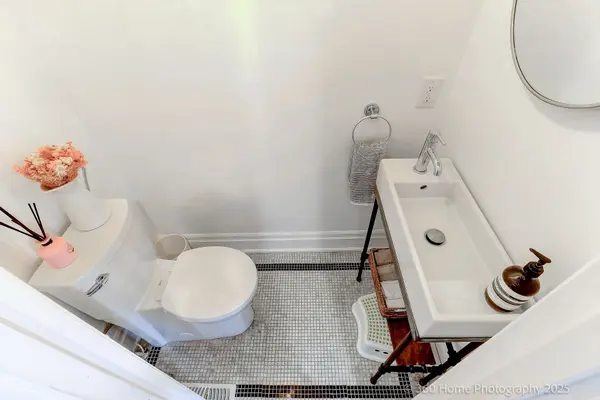 Toronto C02, ON M6G 1Y8,529 Dupont ST