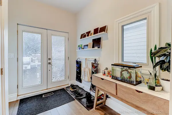 Toronto C02, ON M6G 1Y8,529 Dupont ST