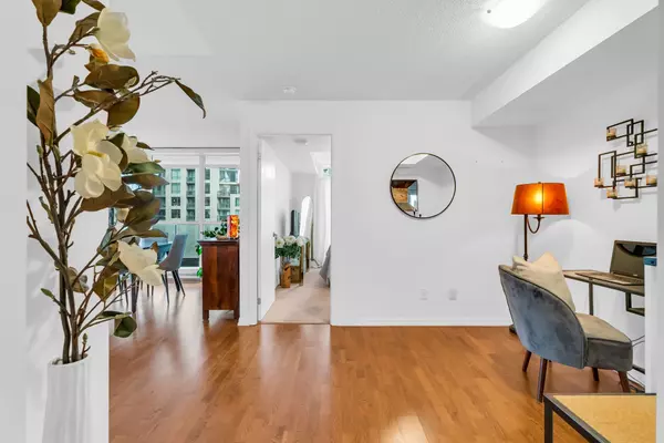 Toronto C01, ON M5V 4A1,209 Fort York BLVD #583