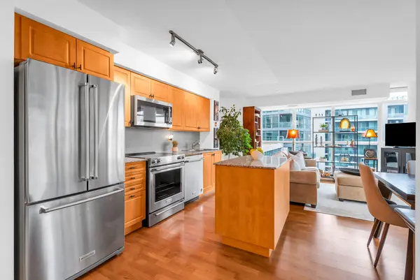 Toronto C01, ON M5V 4A1,209 Fort York BLVD #583